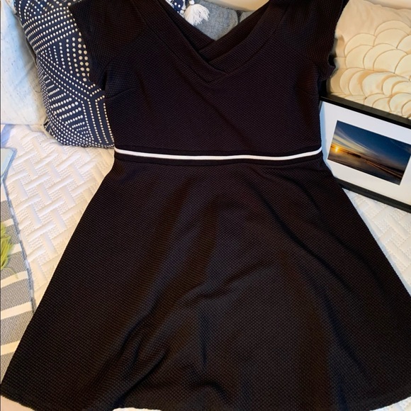 Black skater dress - Picture 1 of 3